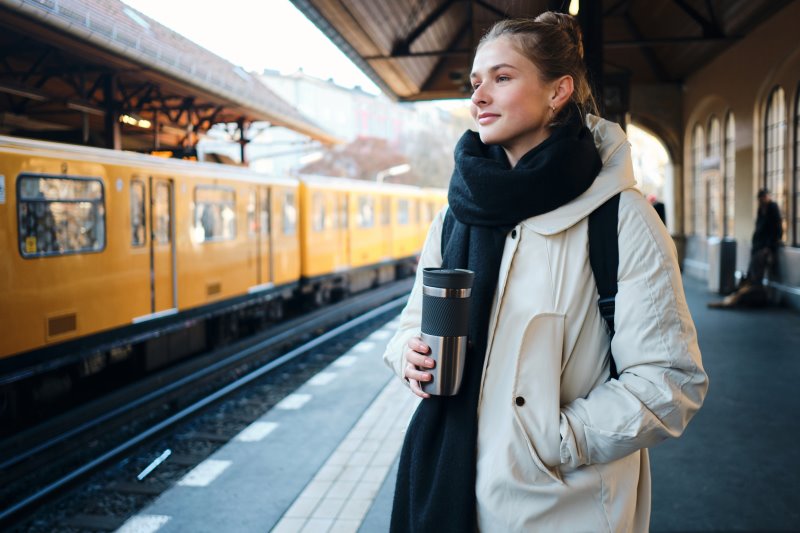 Thermobecher, auf dem Weg zur Arbeit