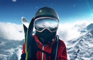 Skifahrer steht auf einem Berg