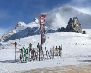 Abgestellte Ski