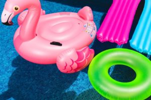 Im Luftmatratze Test findest Du unter anderem Schwimmluftmatratzen