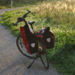 Fahrrad mit Gepäckträgertasche