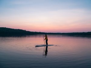 SUP Tour in der Dämmerung