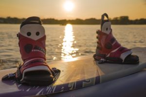 Wakeboard beim Sonnenuntergang