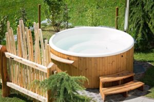 badefass im garten
