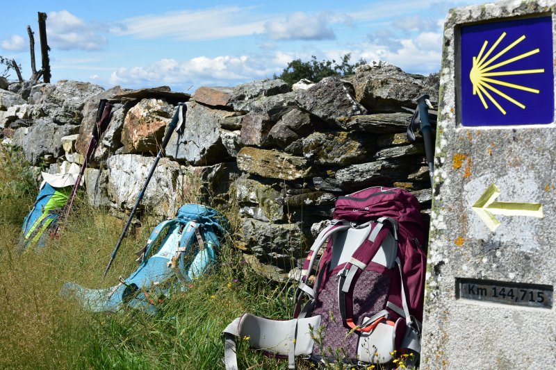 Wanderrucksäcke auf dem Jakobsweg